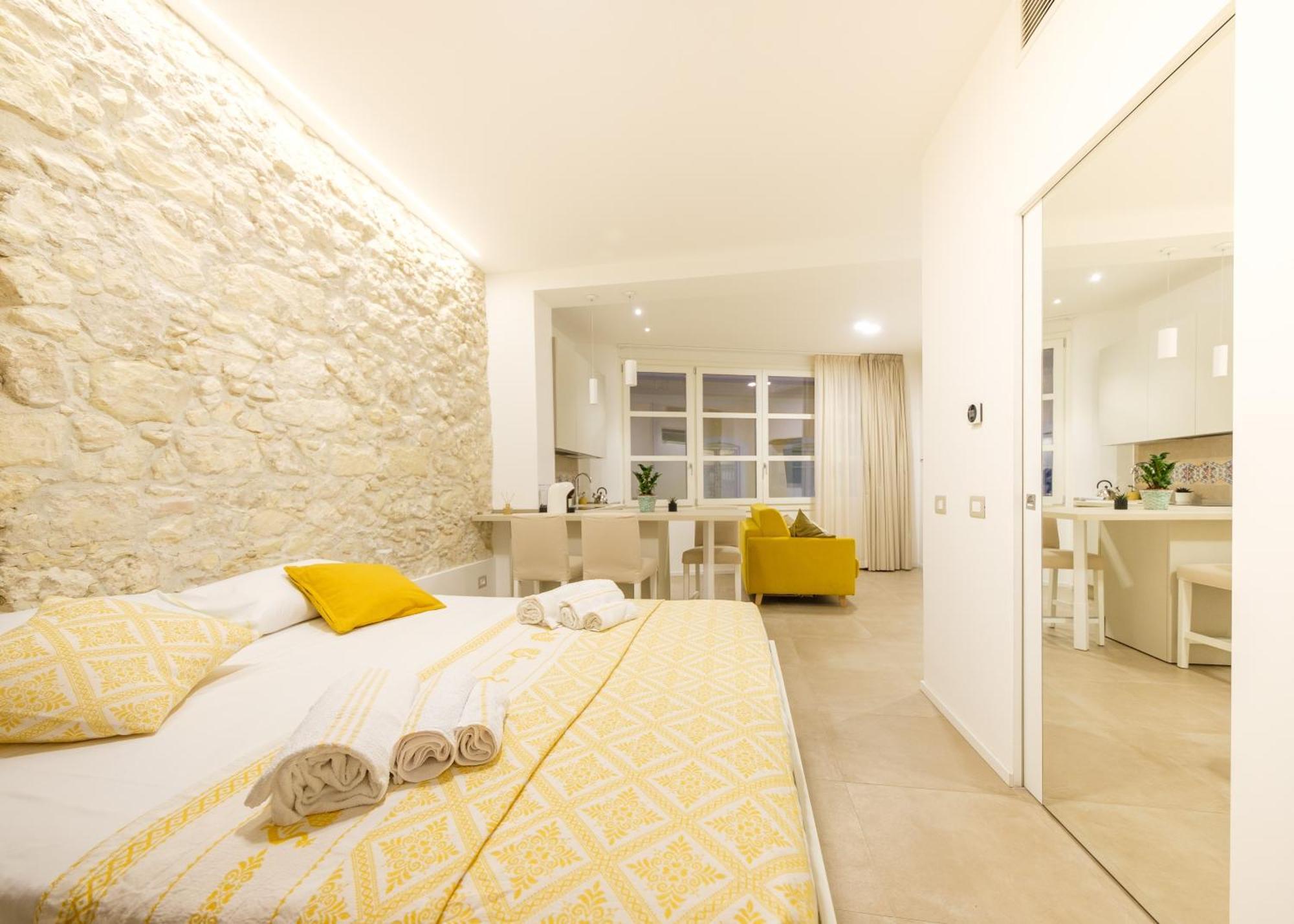 Suite Il Sole In Pieno Centro Storico In Cagliari Exterior photo